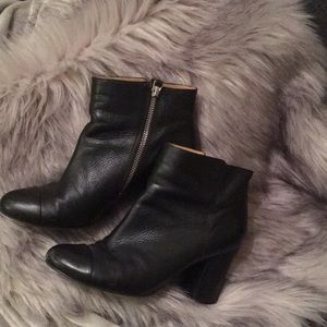 Soft genuine pebbled leather Nine west booties